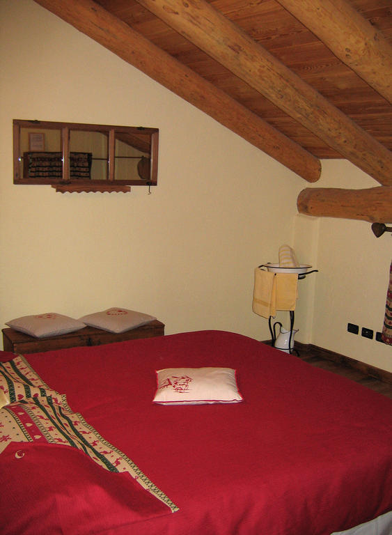 Les Chevreuils Bed & Breakfast อินทรอด ห้อง รูปภาพ
