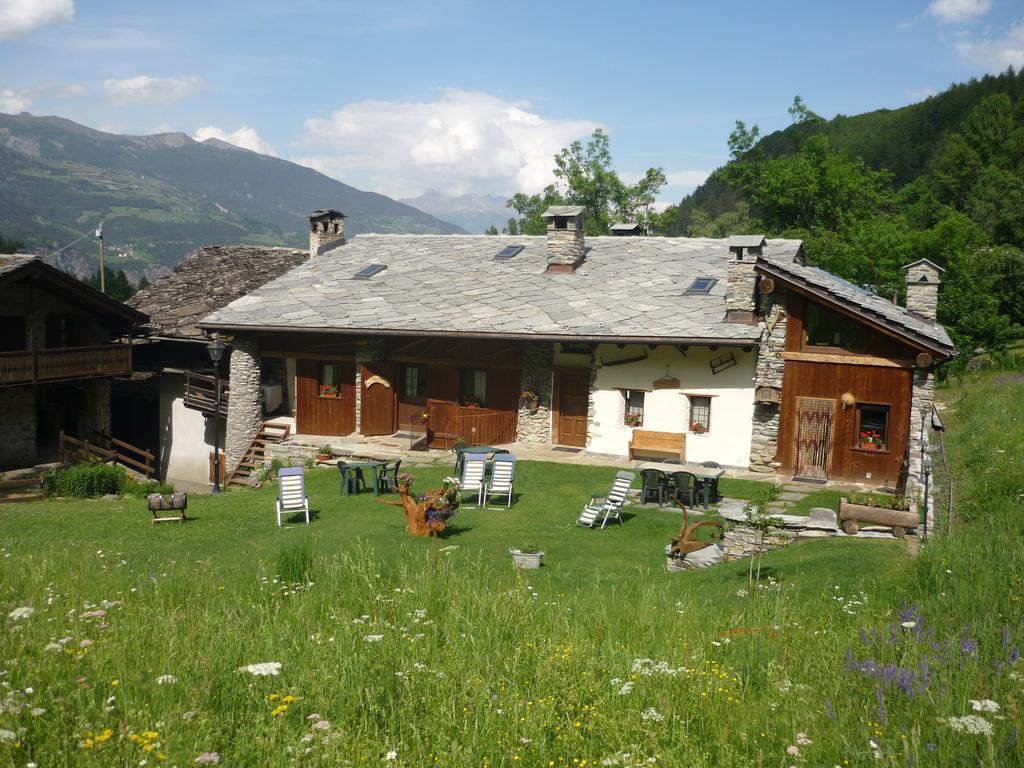 Les Chevreuils Bed & Breakfast อินทรอด ภายนอก รูปภาพ